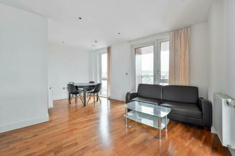 3 bedroom flat for sale