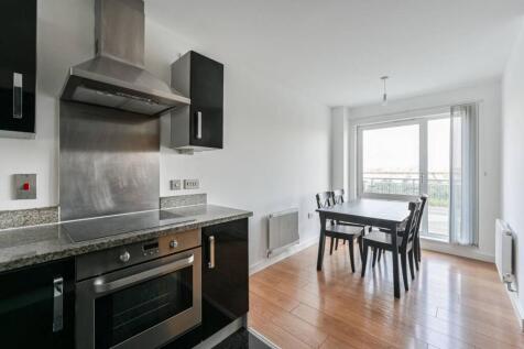 Olympian Way, North Greenwich... 3 bed flat for sale