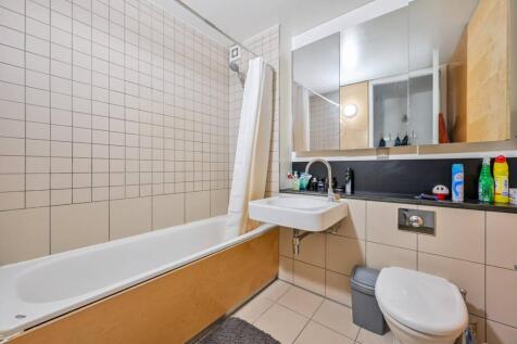 Becquerel Court, Greenwich, London, SE10 2 bed flat for sale