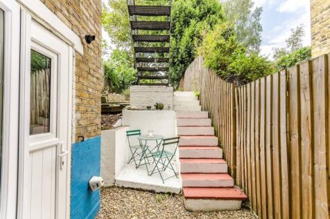 2 bedroom maisonette for sale