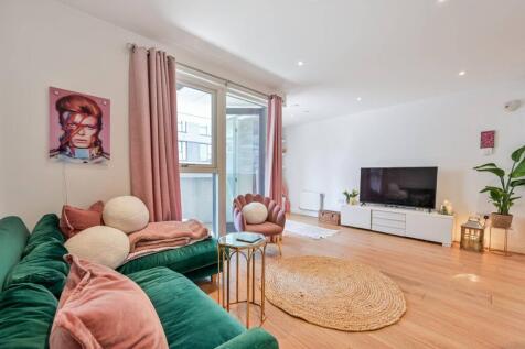 Bessemer Place, North Greenwich... 1 bed flat for sale