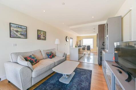 Bayliss Heights, North Greenwich... 2 bed flat for sale