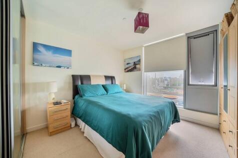 Dancers Way, Greenwich, London, SE8 3 bed flat for sale