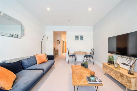 Studio flat for sale