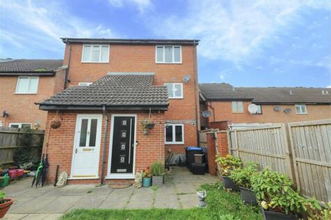3 bedroom maisonette for sale