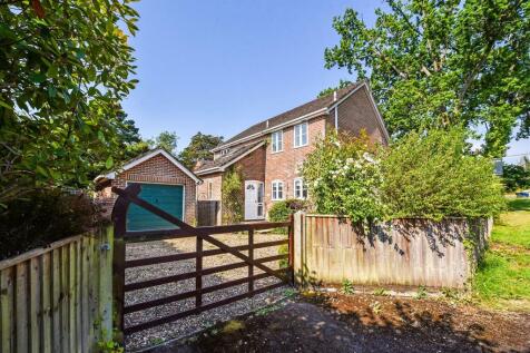 West Wellow, Romsey, Hampshire 3 bed detached house for sale