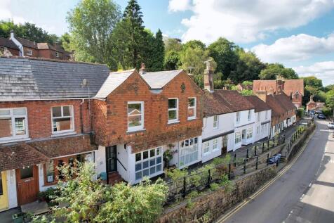 Lower Street, Haslemere, Surrey, GU27 1 bed apartment for sale