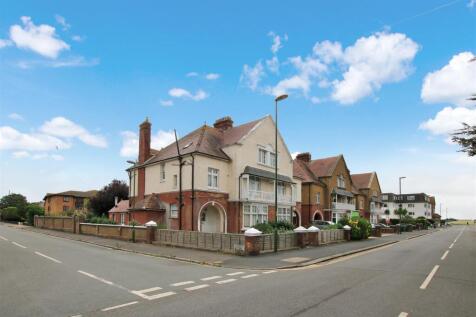 8 bedroom semi-detached house for sale
