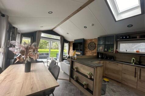 Hunters Quay Holiday Village 2 bed park home for sale