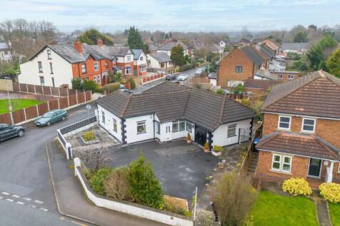 Common Lane, Culcheth, WA3 3 bed detached bungalow for sale