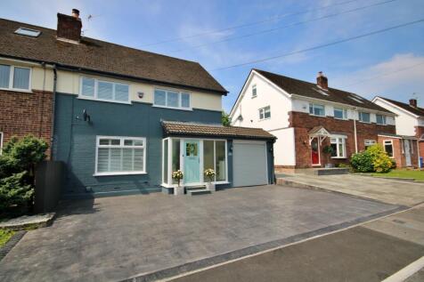 3 bedroom semi-detached house for sale