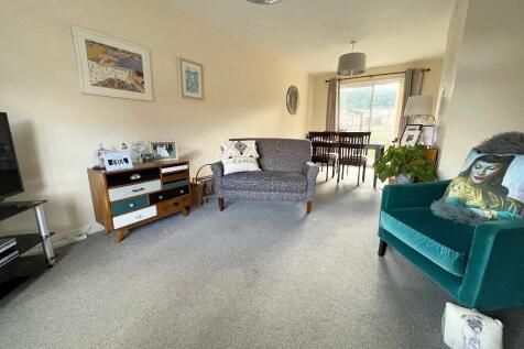 3 bedroom town house for sale