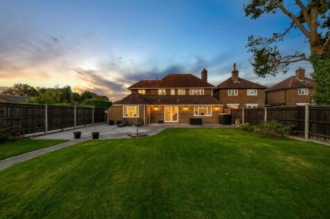 5 bedroom detached house for sale