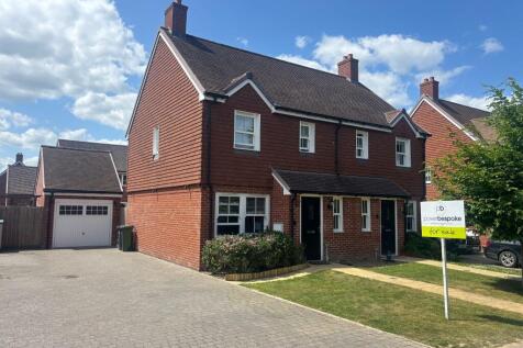 3 bedroom semi-detached house for sale