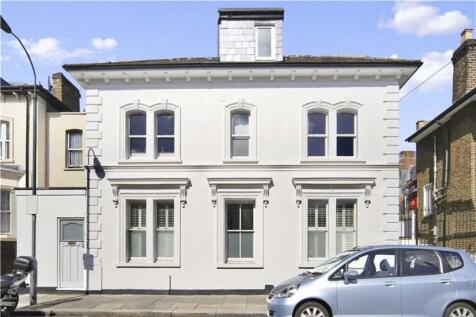 Percy Road, London W12 2 bed maisonette for sale