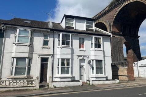 1 bedroom ground floor flat for sale