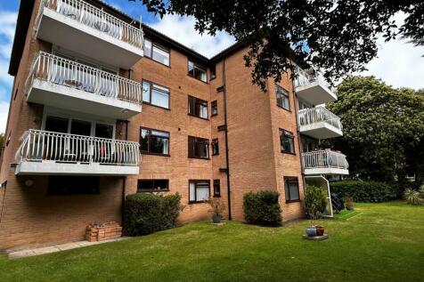 2 bedroom ground floor flat for sale