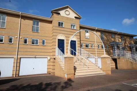 3 bedroom town house for sale