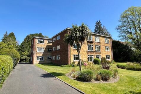 2 bedroom ground floor flat for sale