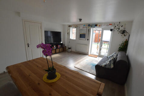 5 bedroom town house for sale