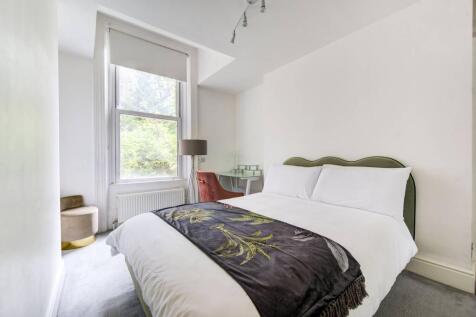 Warwick Road, Earls Court, London, SW5 2 bed flat for sale