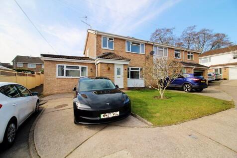 3 bedroom semi-detached house for sale