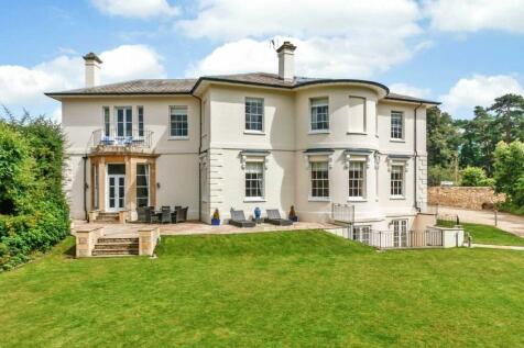 6 bedroom detached house for sale