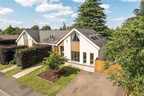 Greatfield Drive, Charlton Kings... 4 bed semi