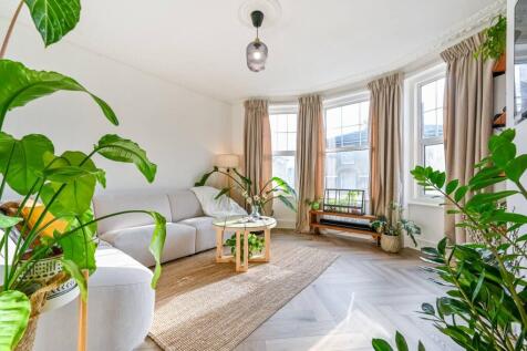 Grove Mansions, Stoke Newington... 3 bed flat for sale