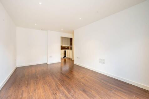 Devan Grove, Manor House, London, N4 2 bed flat for sale