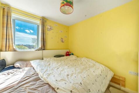 Taywoood Road, Greenford, Northolt, UB5 2 bed flat for sale