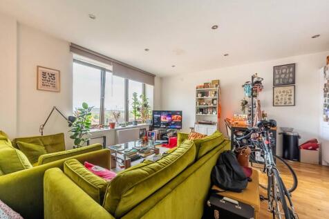 Studio flat for sale