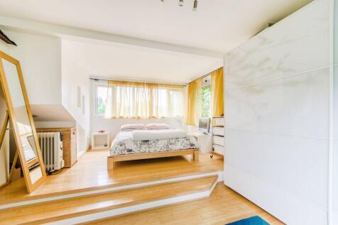 4 bedroom end of terrace house for sale