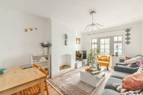 Lynton Road, Rayners Lane, Harrow, HA2 3 bed semi