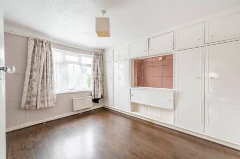 Carlyon Avenue, South Harrow, Harrow... 3 bed semi