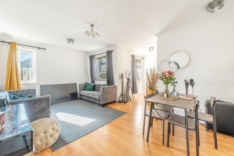 Lower Road, Harrow on the Hill... 3 bed maisonette for sale