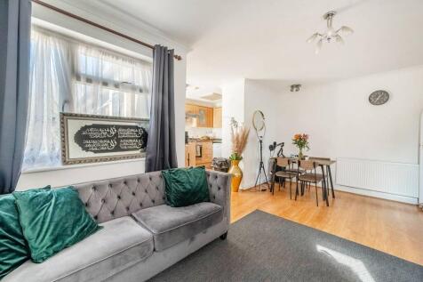 Lower Road, Harrow on the Hill... 3 bed maisonette for sale