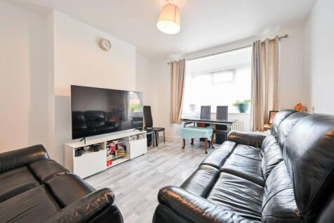Alexandra Avenue, Rayners Lane... 2 bed flat for sale