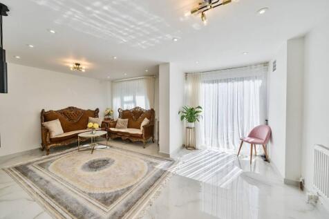 Wilsmere Drive, Northolt, UB5 2 bed flat for sale