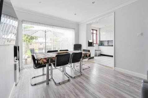 4 bedroom terraced house for sale