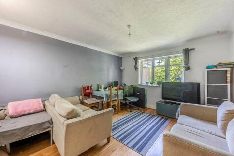 Kenton Road, Kenton, Harrow, HA3 2 bed flat for sale