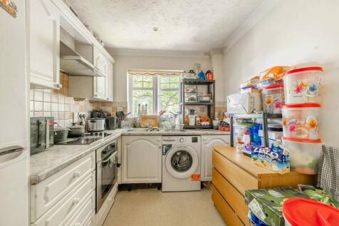 Kenton Road, Kenton, Harrow, HA3 2 bed flat for sale