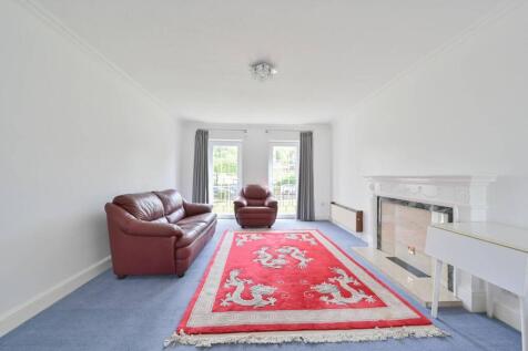 Lower Road, Harrow, HA2 3 bed flat for sale