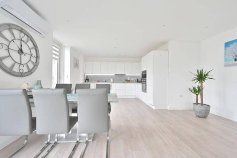 College Road, Harrow, HA1 3 bed flat for sale