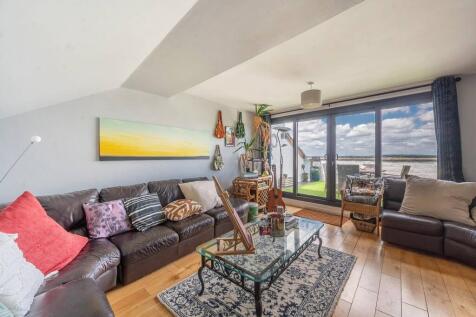 Crown Street, Harrow on the Hill... 2 bed flat for sale