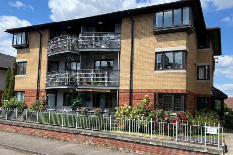 Station Street, Saffron Walden 2 bed ground floor flat for sale