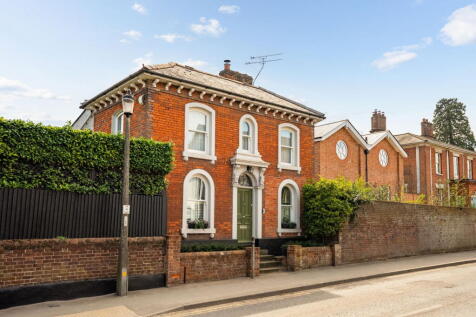 London Road, Saffron Walden 3 bed detached house for sale