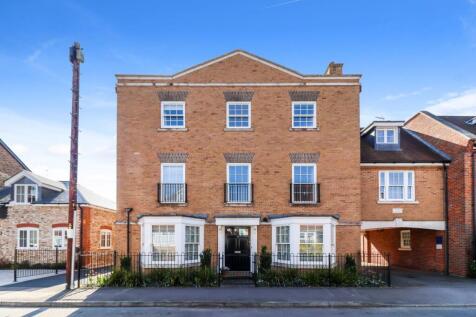 Blue Dragon Yard, Beaconsfield... 2 bed apartment for sale