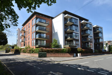 Station Road, Gerrards Cross... 1 bed apartment for sale