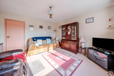 2 bedroom maisonette for sale
